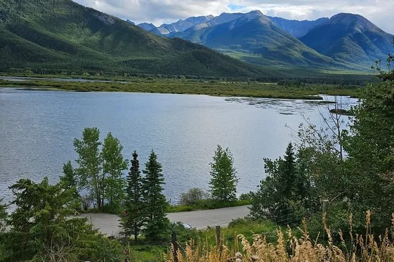 Private transfer car between Banff and Calgary airport